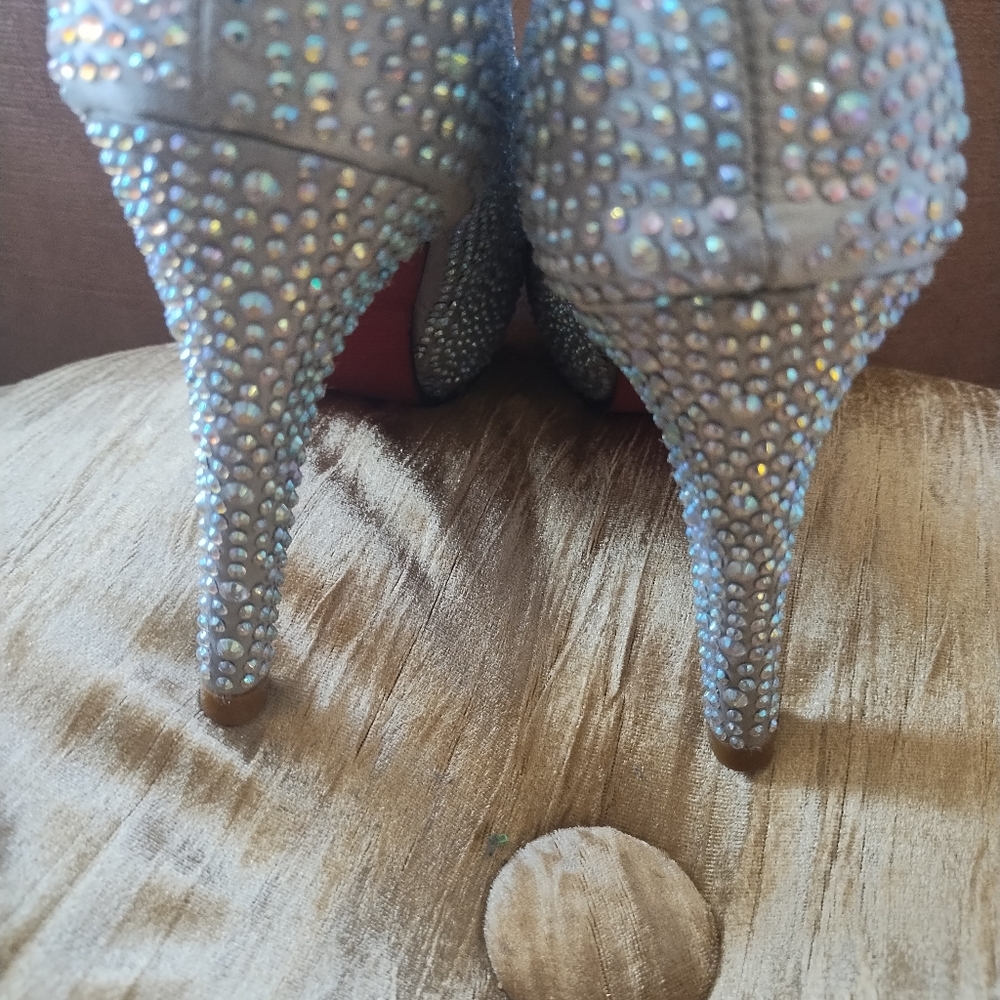 Shoes - Picture 5 of 8